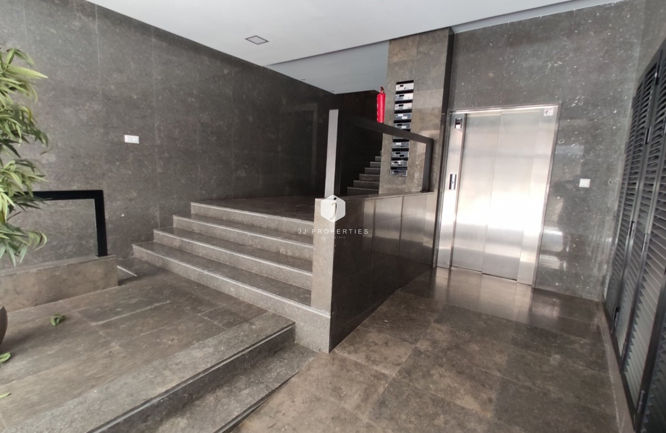 Tweedehands - Appartement / flat -
Torrevieja - Puerto