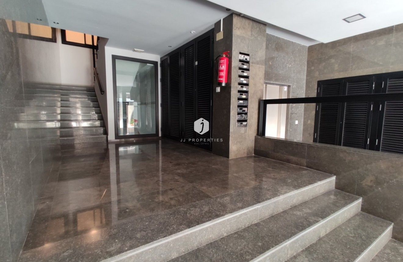 Tweedehands - Appartement / flat -
Torrevieja - Puerto