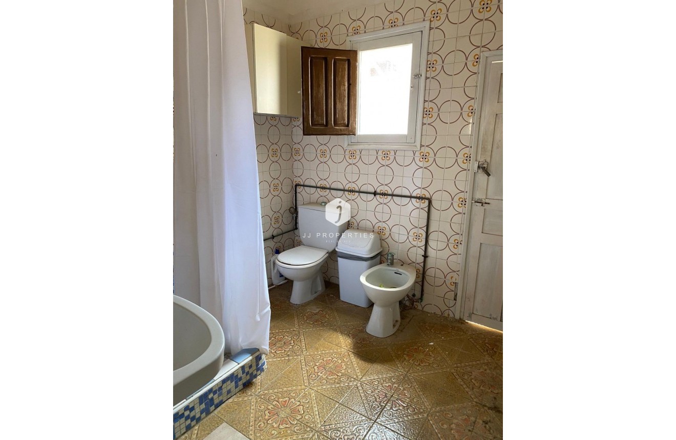 Aus zweiter Hand - Chalet -
Jacarilla - Jacarilla - Town