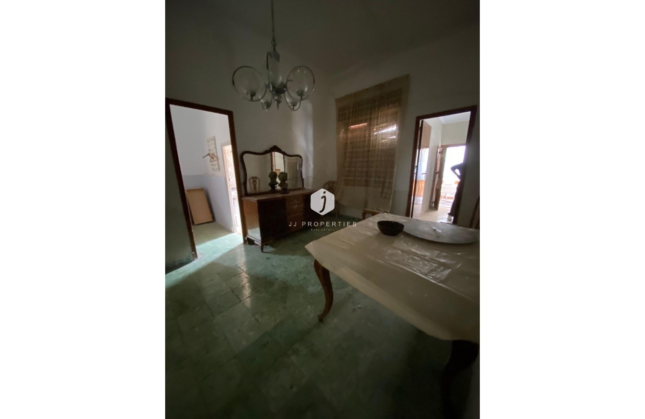 Aus zweiter Hand - Chalet -
Jacarilla - Jacarilla - Town