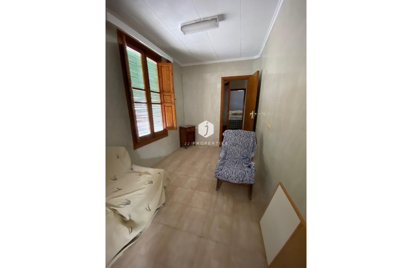 Aus zweiter Hand - Chalet -
Jacarilla - Jacarilla - Town