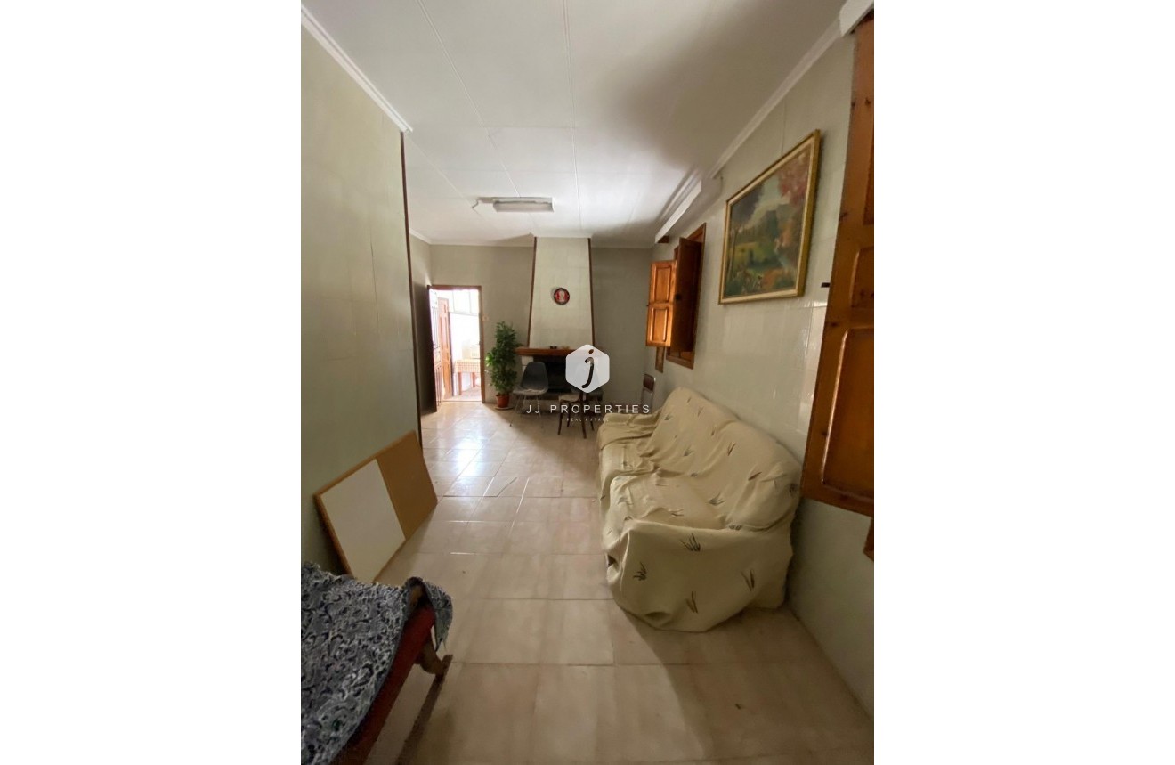 Aus zweiter Hand - Chalet -
Jacarilla - Jacarilla - Town