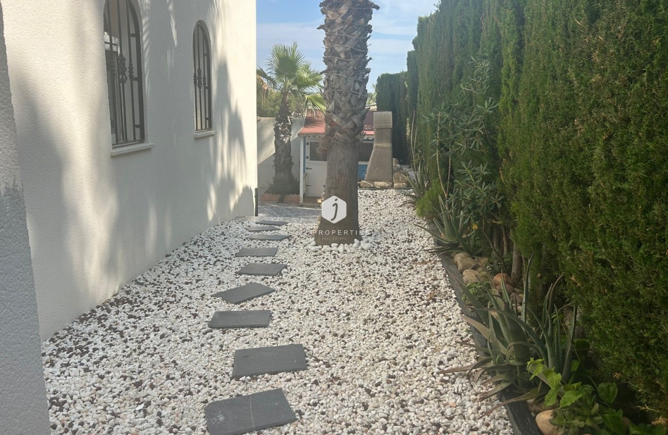 Tweedehands - Villa -
Orihuela Costa - Costa Blanca