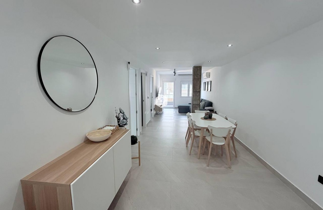 Tweedehands - Appartement / flat -
Torrevieja - La Mata