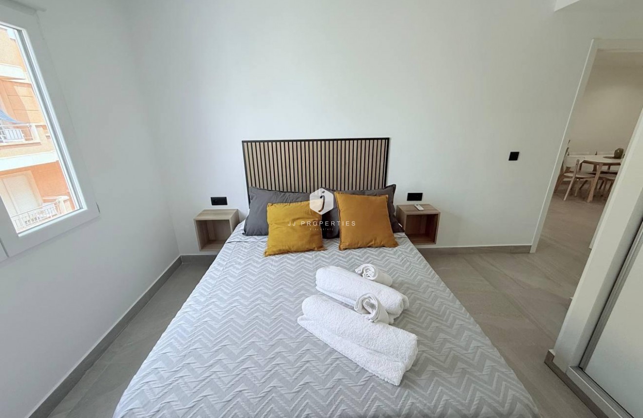 Tweedehands - Appartement / flat -
Torrevieja - La Mata
