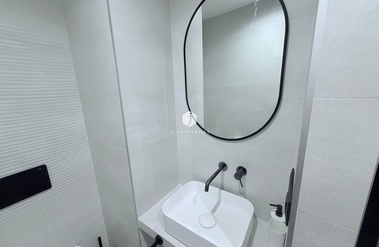 Tweedehands - Appartement / flat -
Torrevieja - La Mata