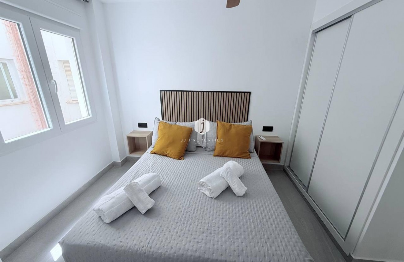 Tweedehands - Appartement / flat -
Torrevieja - La Mata