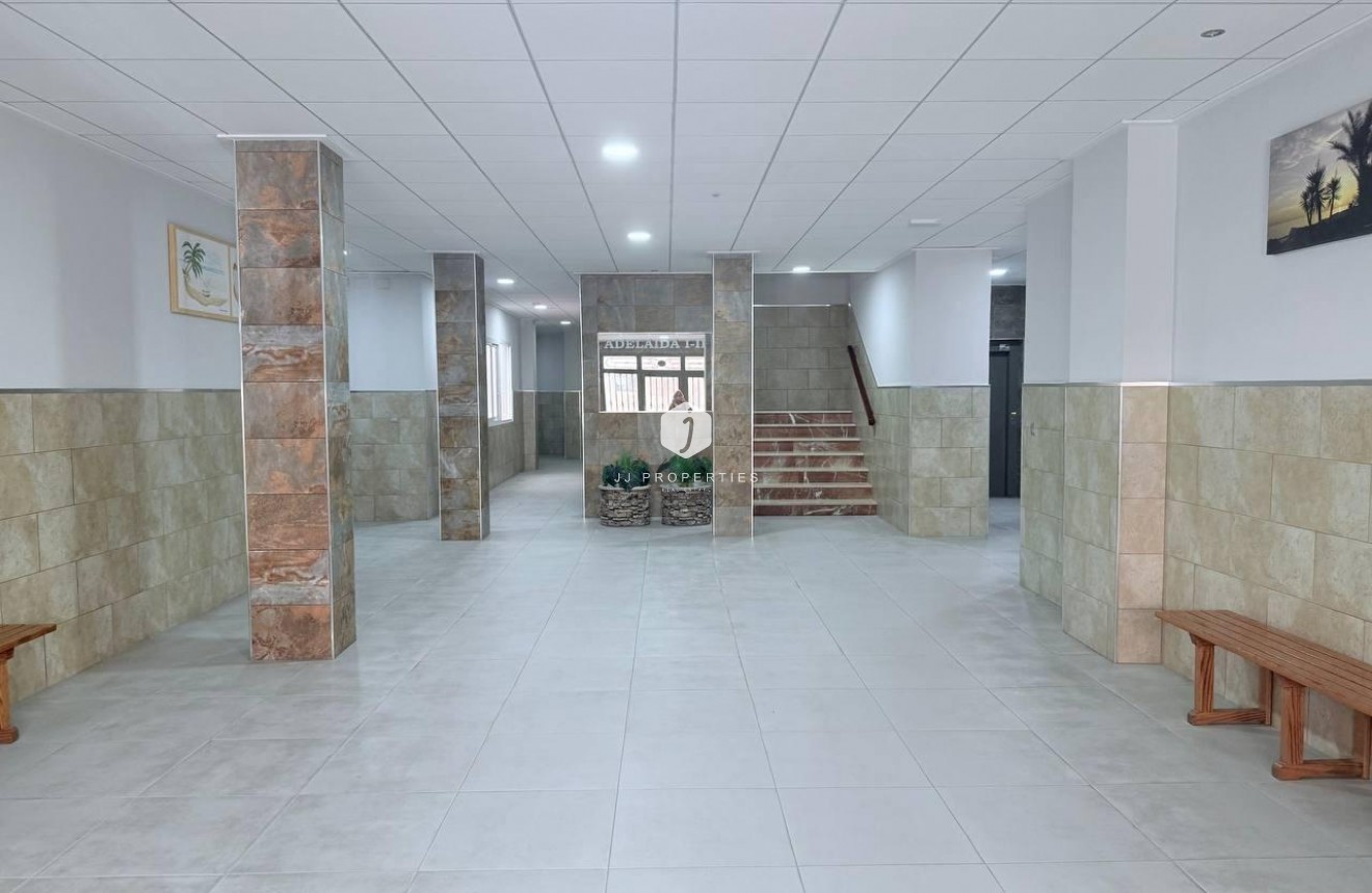 Tweedehands - Appartement / flat -
Torrevieja - La Mata