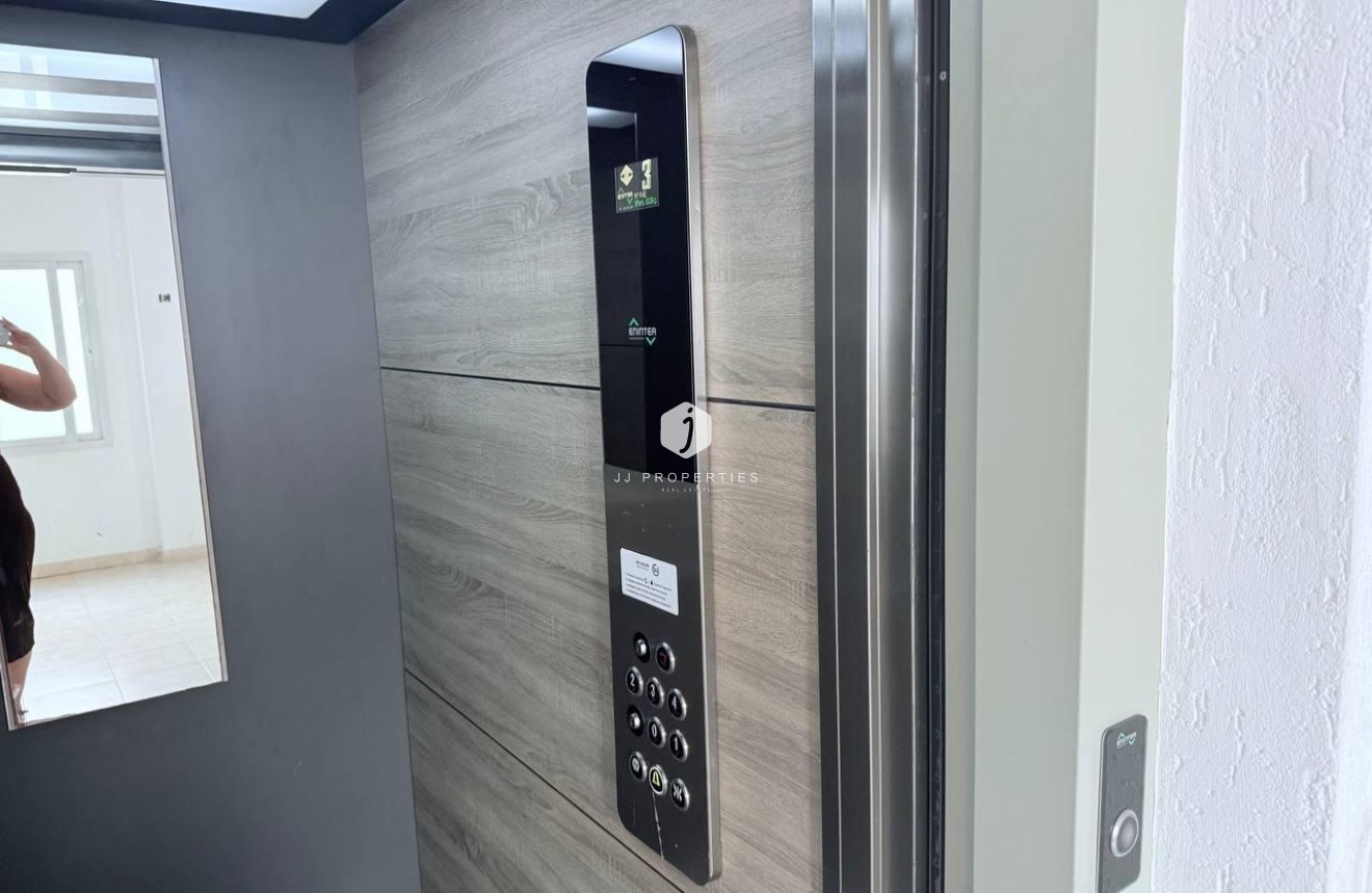 Tweedehands - Appartement / flat -
Torrevieja - La Mata