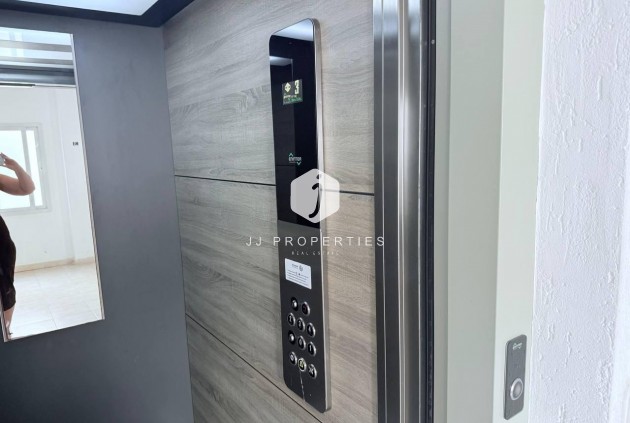 Tweedehands - Appartement / flat -
Torrevieja - La Mata