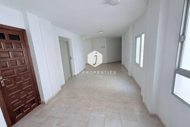 Tweedehands - Appartement / flat -
Torrevieja - La Mata