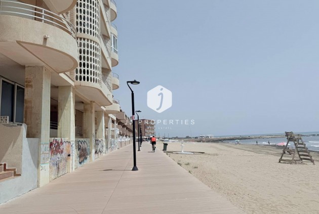 Tweedehands - Appartement / flat -
Torrevieja - La Mata