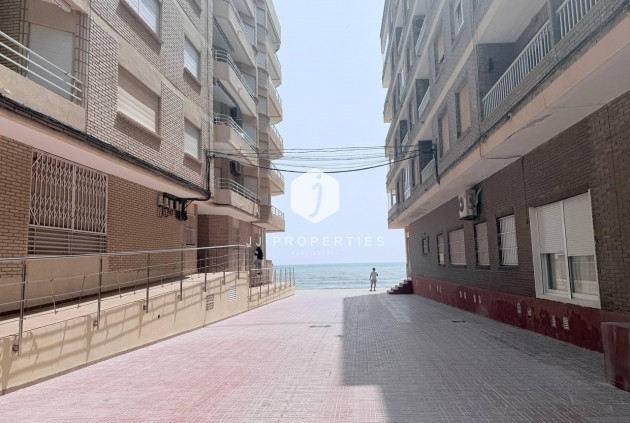 Tweedehands - Appartement / flat -
Torrevieja - La Mata