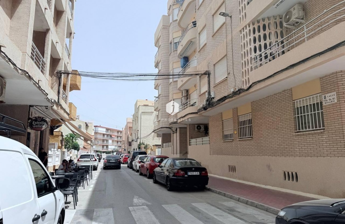 Tweedehands - Appartement / flat -
Torrevieja - La Mata