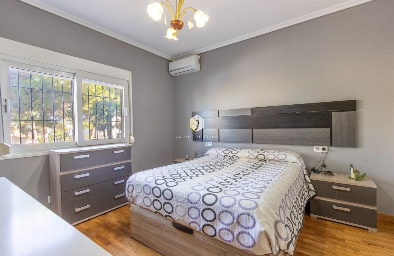 Tweedehands - Villa -
Torrevieja - Los Balcones