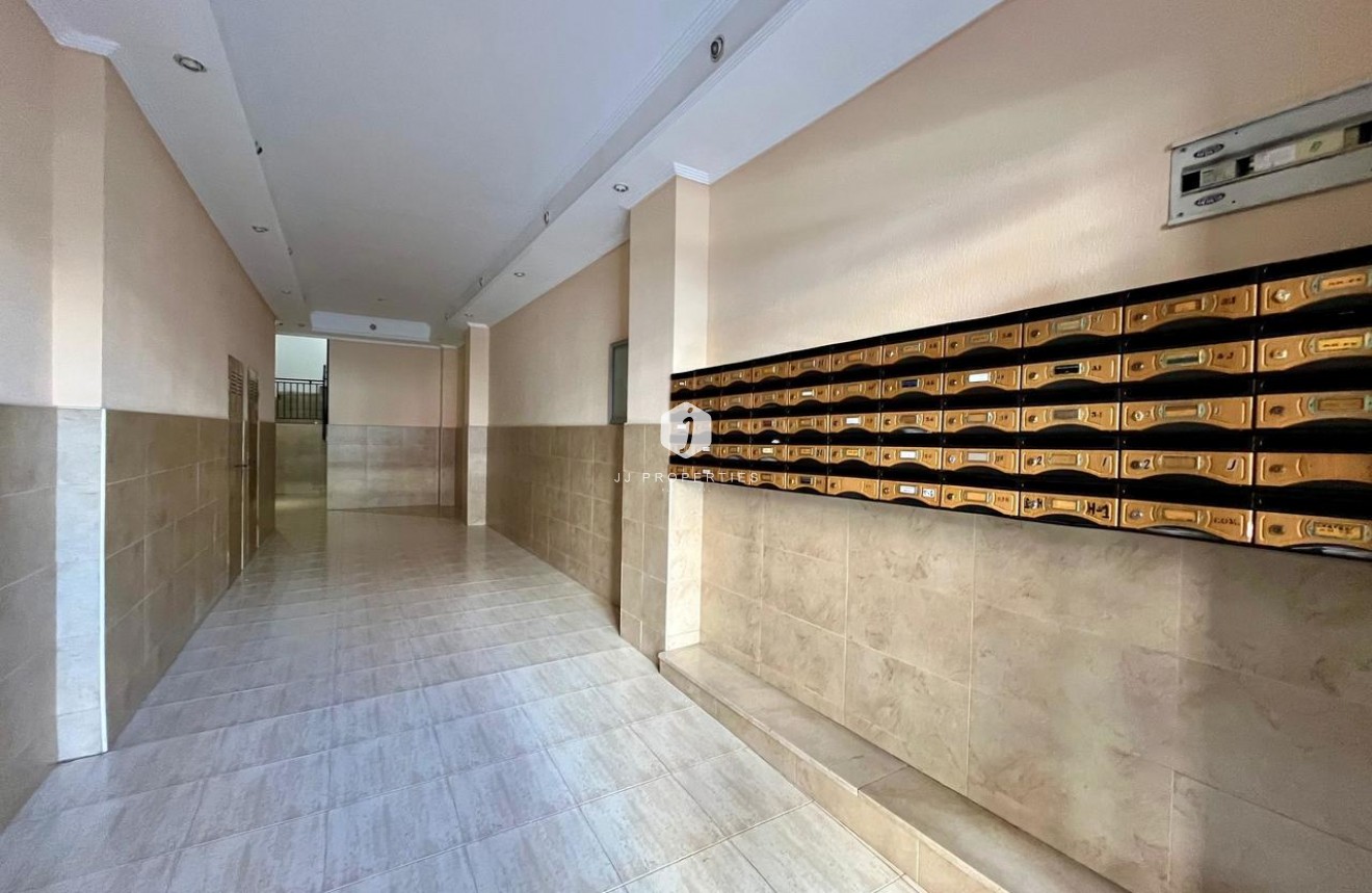 Tweedehands - Appartement / flat -
Torrevieja - Costa Blanca