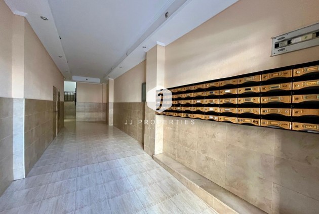 Tweedehands - Appartement / flat -
Torrevieja - Costa Blanca