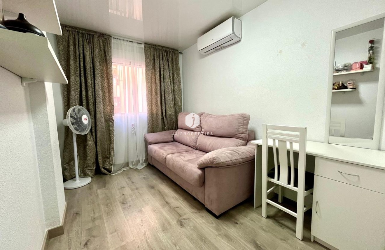 Tweedehands - Appartement / flat -
Torrevieja - Costa Blanca