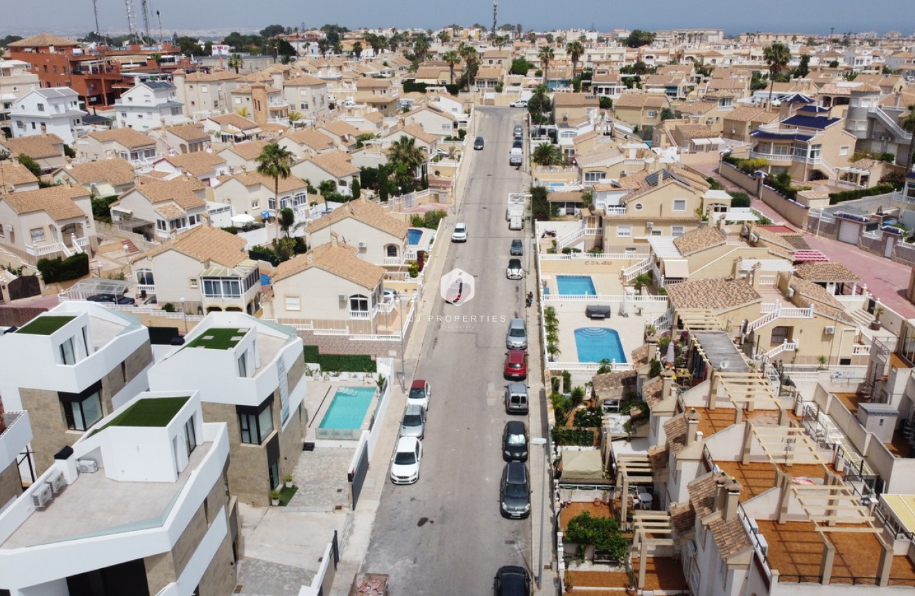 Tweedehands - Penthouse -
Torrevieja - La Florida