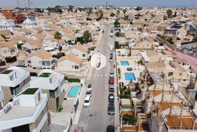 Tweedehands - Penthouse -
Torrevieja - La Florida