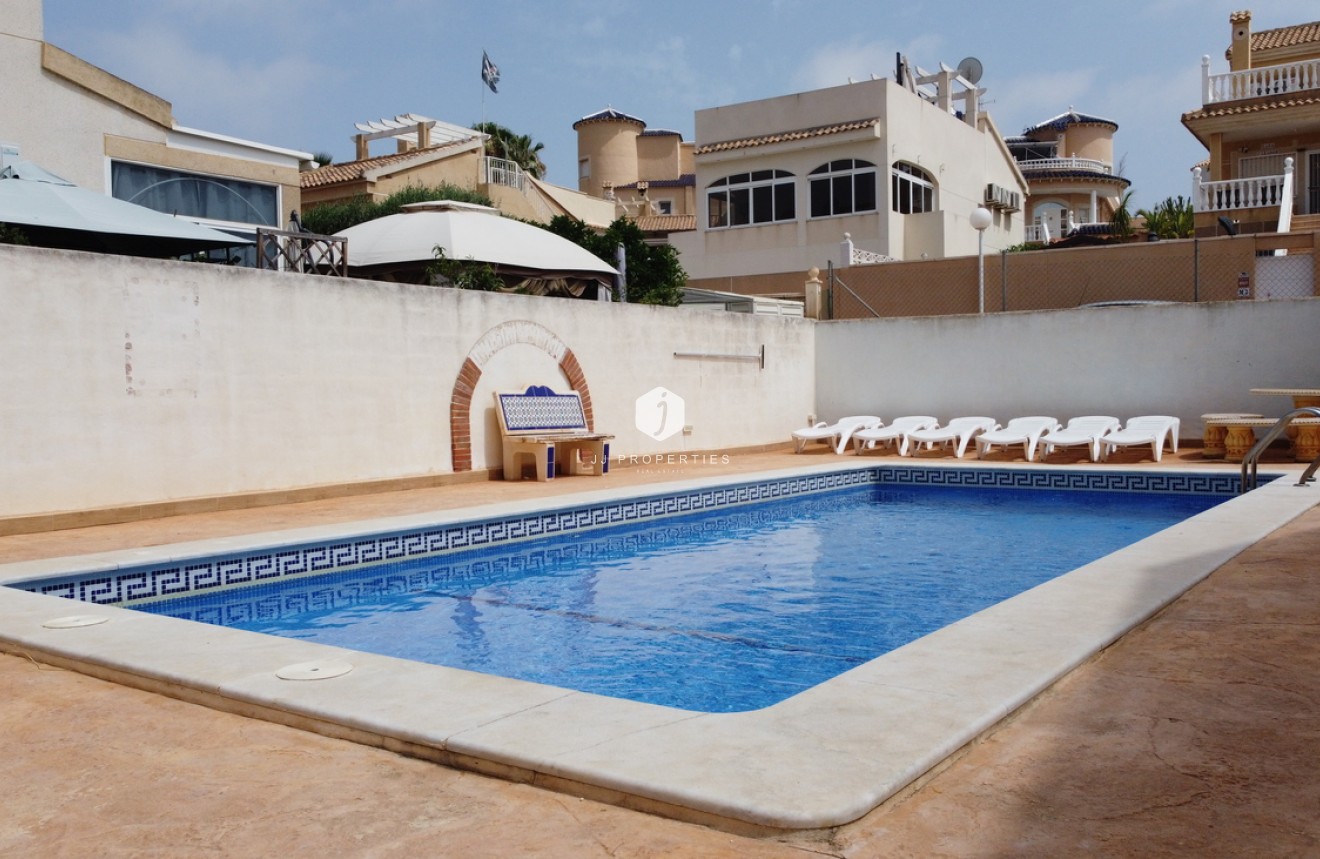 Tweedehands - Penthouse -
Torrevieja - La Florida