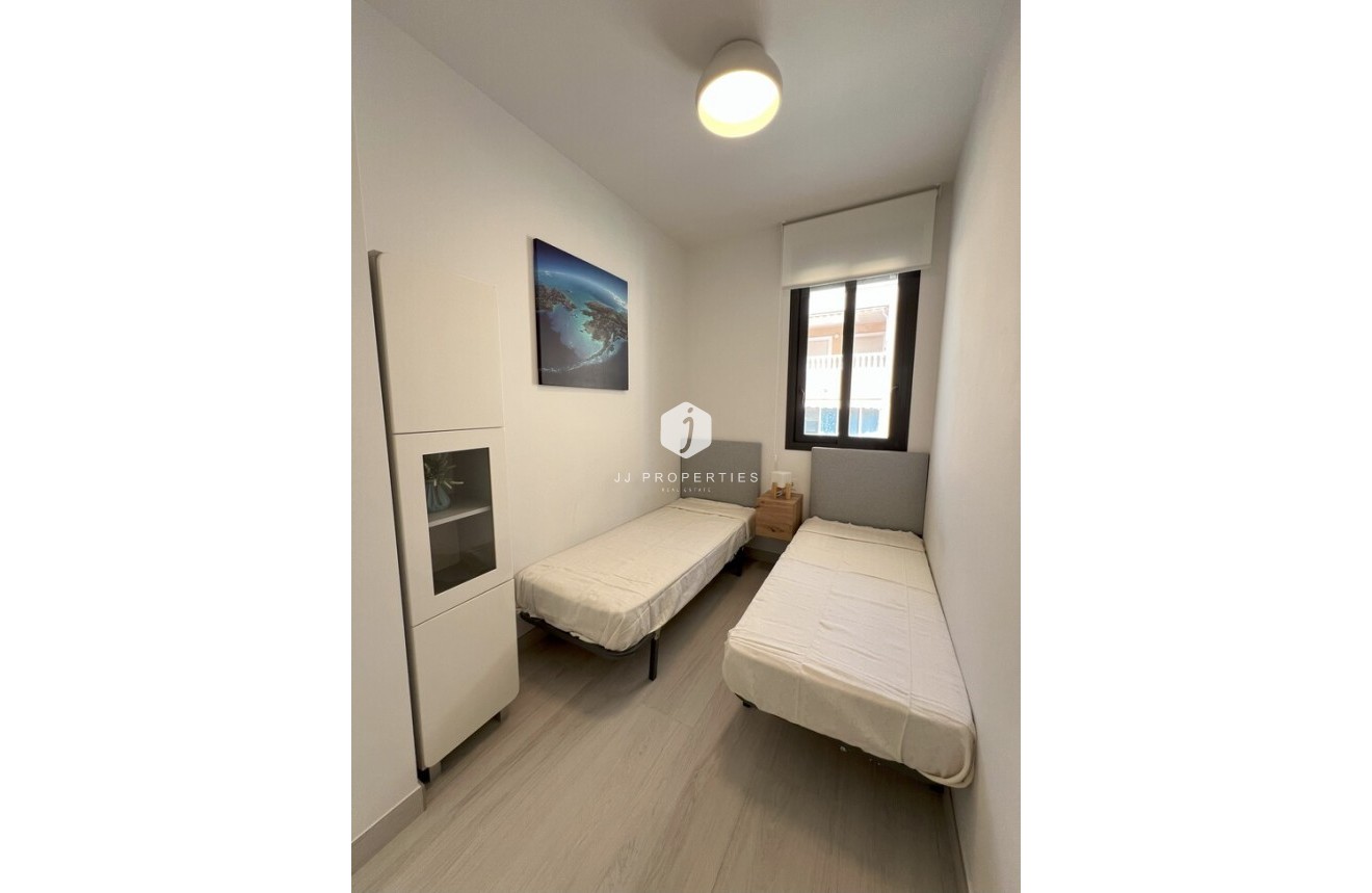 Tweedehands - Appartement / flat -
Torrevieja - Playa del Cura