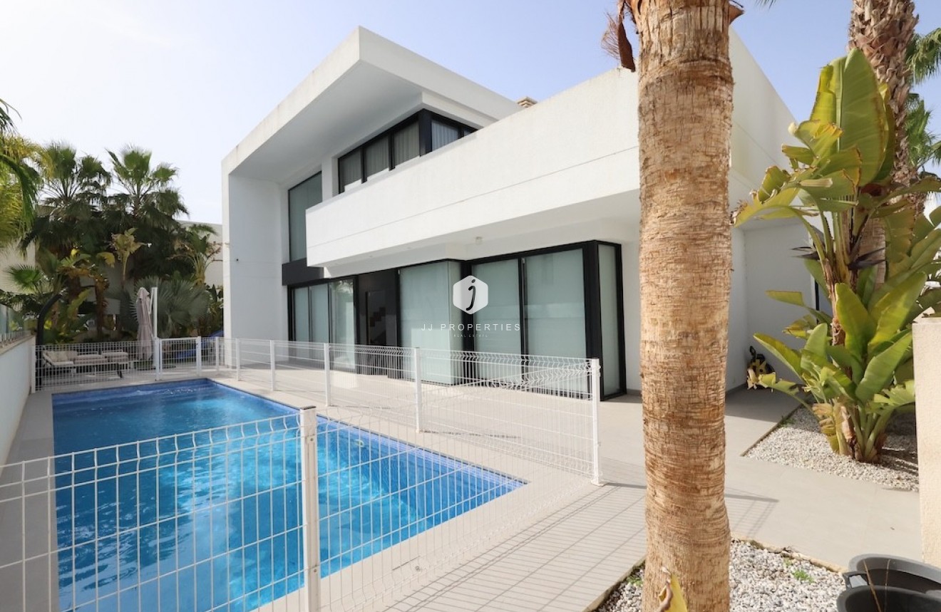 Tweedehands - Villa -
Ciudad Quesada - Costa Blanca