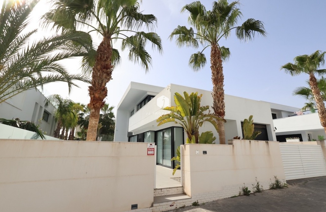 Tweedehands - Villa -
Ciudad Quesada - Costa Blanca