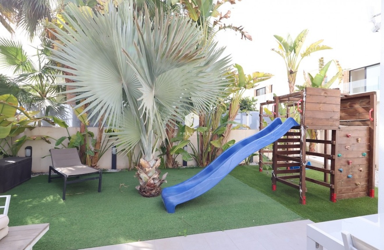 Tweedehands - Villa -
Ciudad Quesada - Costa Blanca