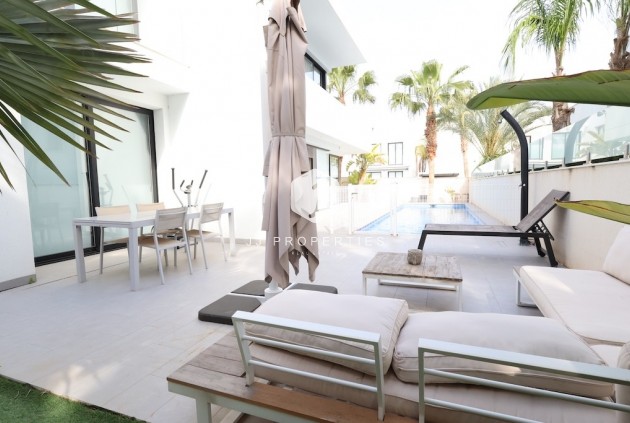 Tweedehands - Villa -
Ciudad Quesada - Costa Blanca