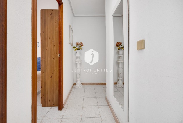 Z drugiej ręki - Mieszkanie w bloku -
Torrevieja - Estacion de autobuses