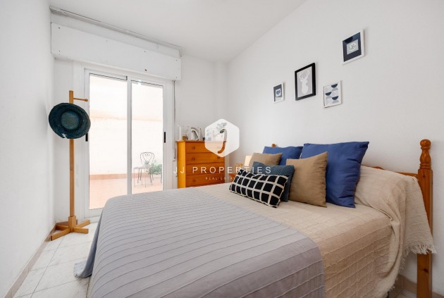 Z drugiej ręki - Mieszkanie w bloku -
Torrevieja - Estacion de autobuses