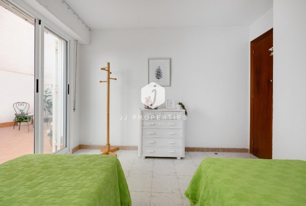 Z drugiej ręki - Mieszkanie w bloku -
Torrevieja - Estacion de autobuses