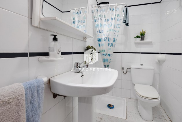 Z drugiej ręki - Mieszkanie w bloku -
Torrevieja - Estacion de autobuses