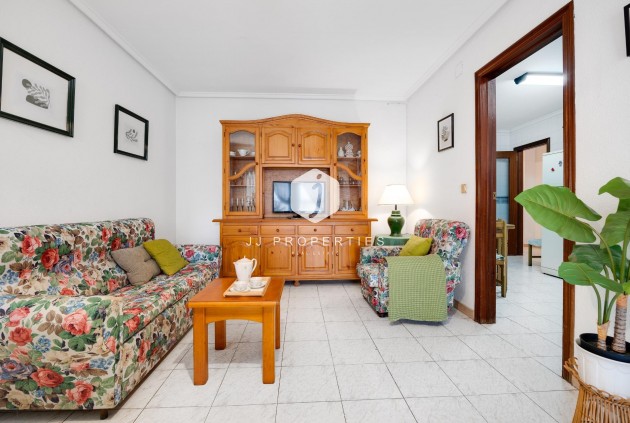 Z drugiej ręki - Mieszkanie w bloku -
Torrevieja - Estacion de autobuses