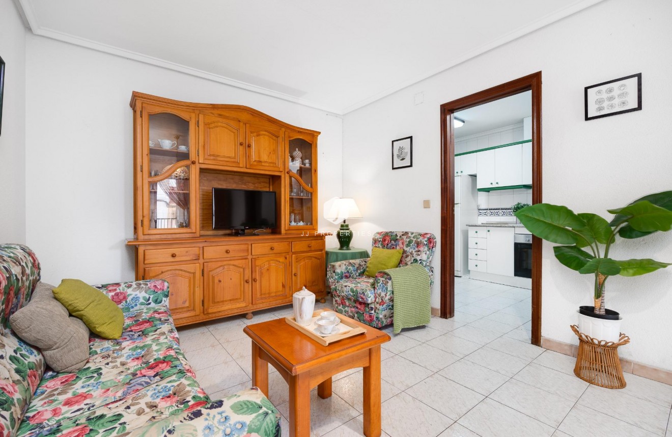 Z drugiej ręki - Mieszkanie w bloku -
Torrevieja - Estacion de autobuses