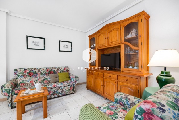 Z drugiej ręki - Mieszkanie w bloku -
Torrevieja - Estacion de autobuses