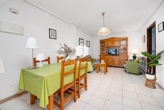 Z drugiej ręki - Mieszkanie w bloku -
Torrevieja - Estacion de autobuses