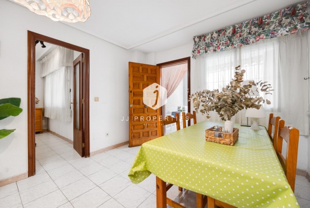 Z drugiej ręki - Mieszkanie w bloku -
Torrevieja - Estacion de autobuses