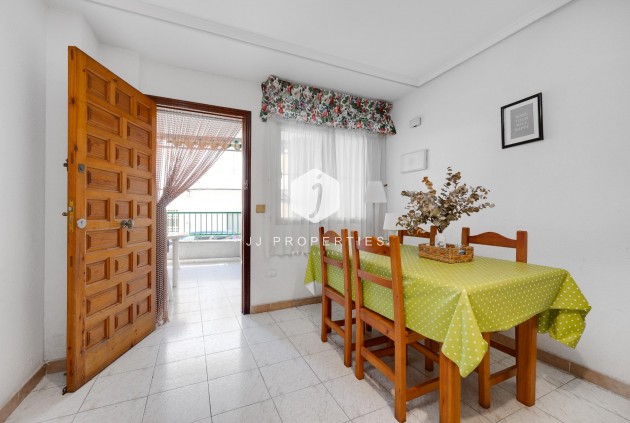 Z drugiej ręki - Mieszkanie w bloku -
Torrevieja - Estacion de autobuses