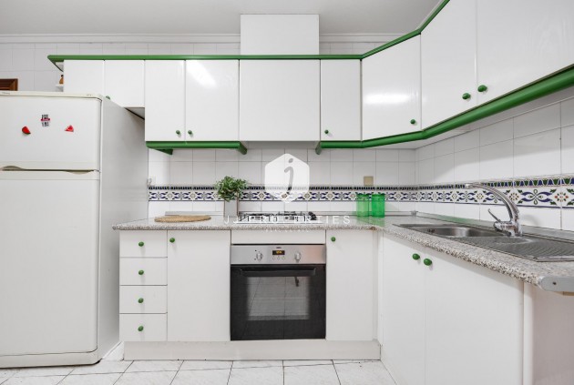 Z drugiej ręki - Mieszkanie w bloku -
Torrevieja - Estacion de autobuses