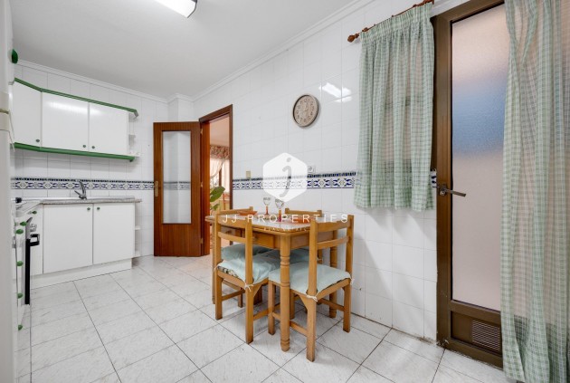 Z drugiej ręki - Mieszkanie w bloku -
Torrevieja - Estacion de autobuses