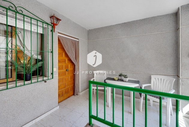 Z drugiej ręki - Mieszkanie w bloku -
Torrevieja - Estacion de autobuses