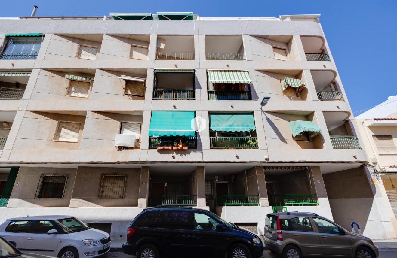 Z drugiej ręki - Mieszkanie w bloku -
Torrevieja - Estacion de autobuses