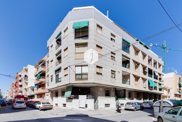 Z drugiej ręki - Mieszkanie w bloku -
Torrevieja - Estacion de autobuses