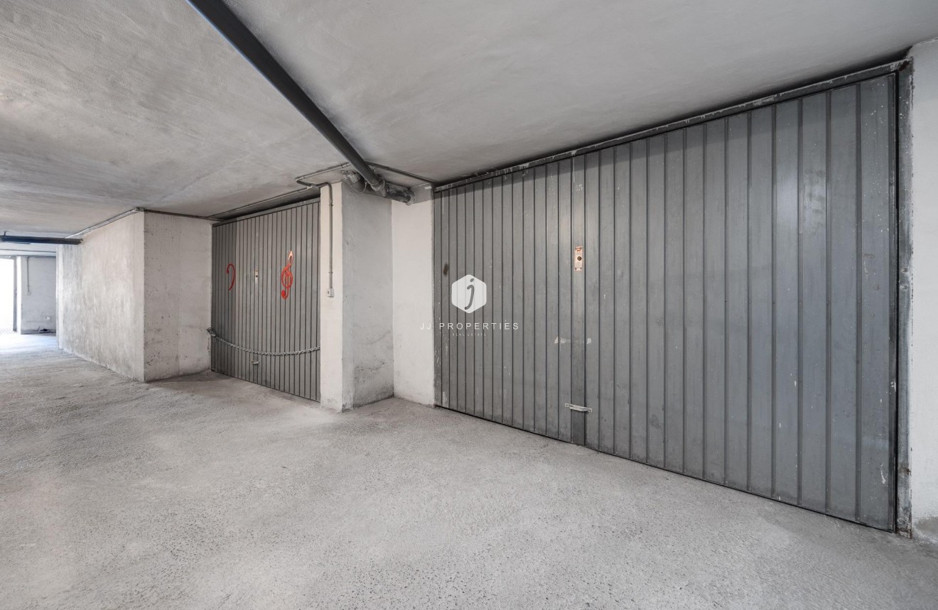 Z drugiej ręki - Mieszkanie w bloku -
Torrevieja - Estacion de autobuses