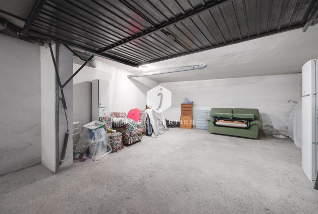 Z drugiej ręki - Mieszkanie w bloku -
Torrevieja - Estacion de autobuses