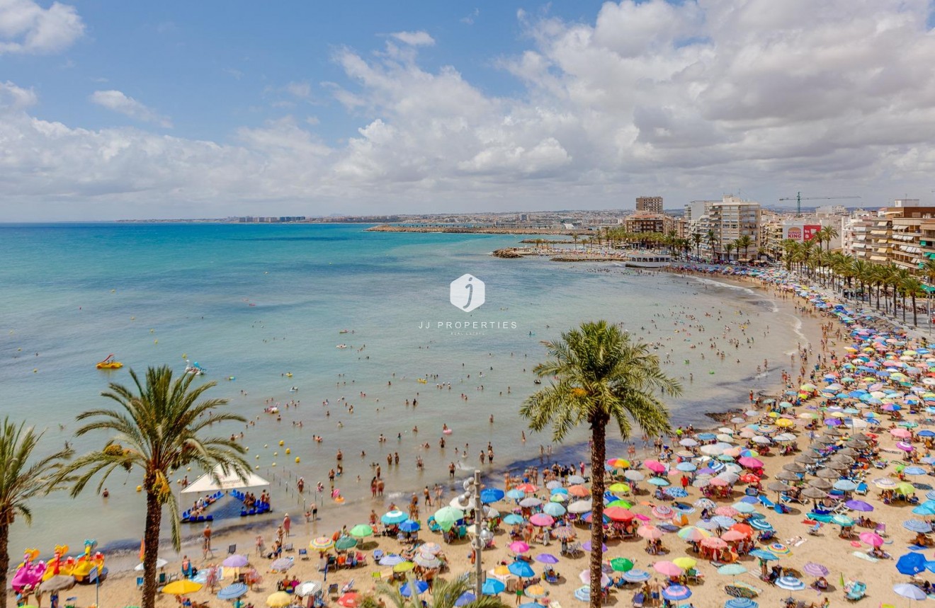Z drugiej ręki - Mieszkanie w bloku -
Torrevieja - Estacion de autobuses
