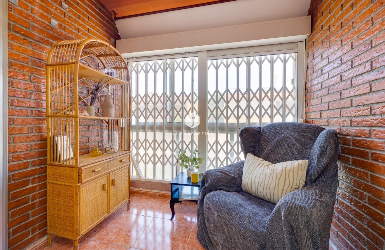 Z drugiej ręki - Mieszkanie w bloku -
Torrevieja - Playa de los Naufragos