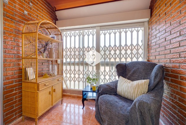 Z drugiej ręki - Mieszkanie w bloku -
Torrevieja - Playa de los Naufragos